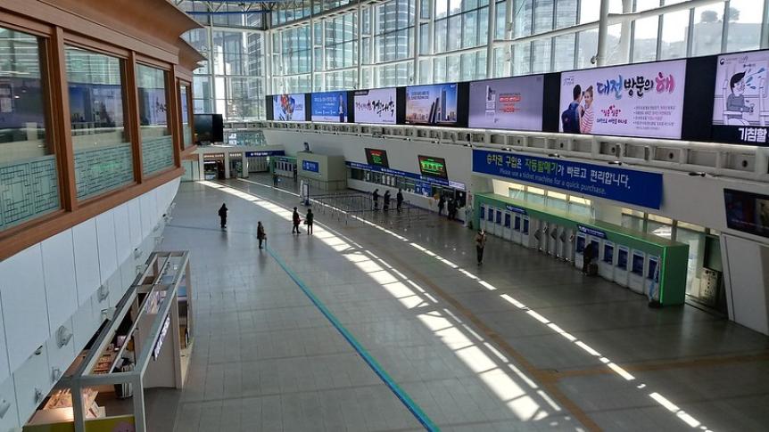 Photo: Seoul Station by Jens-Olaf Walter, used under CC BY-NC 2.0 licence (https://flic.kr/p/2iGcYwJ)