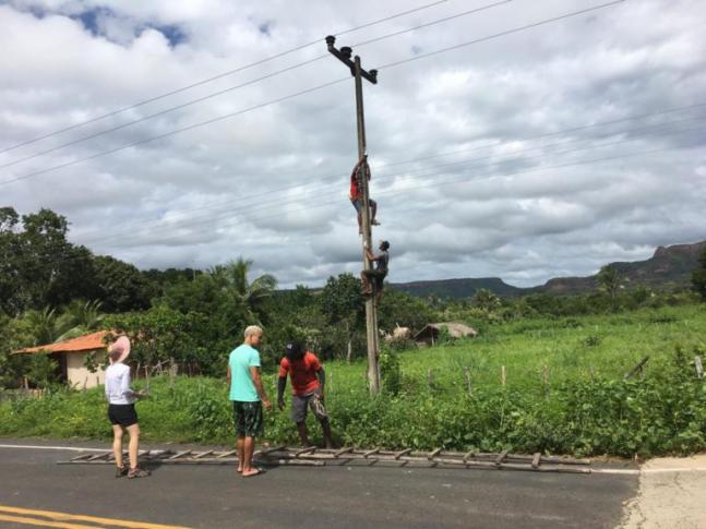 Image: Building a community network in Quilombo Peri Peri. Source: ARTICLE 19