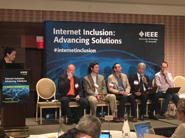 De izquierda a derecha: Jane Coffin (Internet Society); Steve Song (Network Startup Resource Center); Christian O’Flaherty (Internet Society); Erick Huerta (Rhizomatica); Julián Casasbuenas G. (Colnodo); Roger Baig Viñas (Fundació Guifi.net)