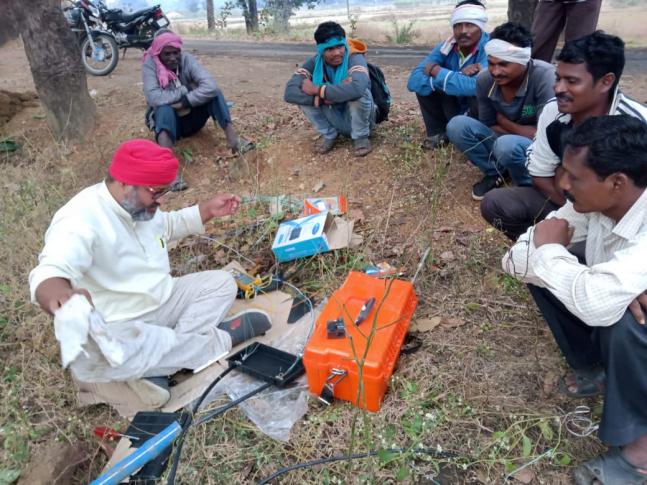 Photo: Remote area fibre restoration in Gadchiroli District, India, courtesy of Digital Empowerment Foundation.