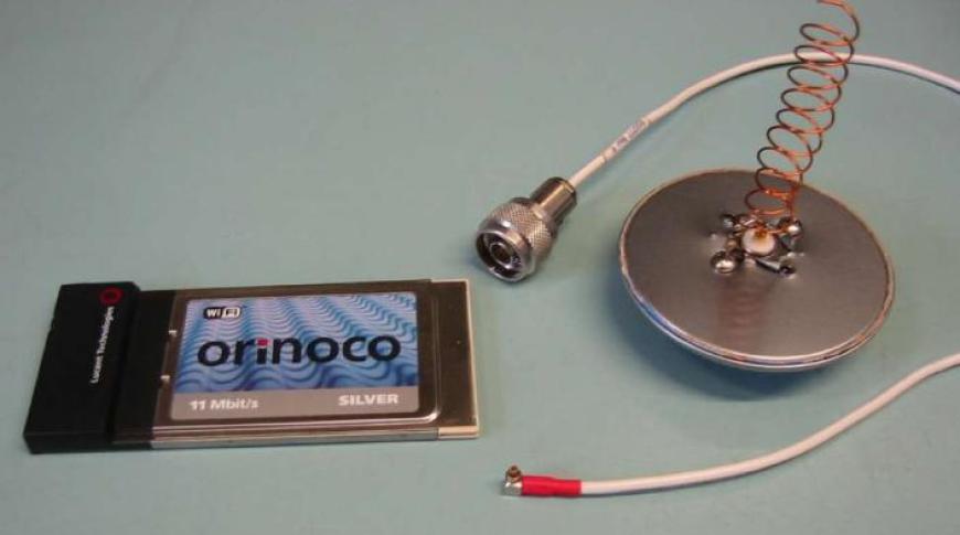 Photo: An early wireless card and home-made antenna made by Mike Jensen.