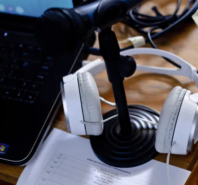 image linking to Audio version of APC Charter on internet rights in Spanish